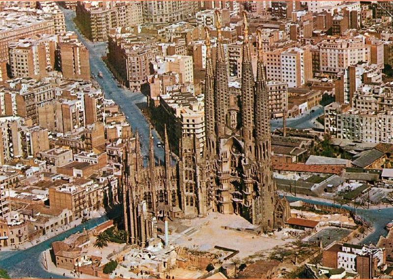 Barcelone_Sagrda_Familia_1965.jpg