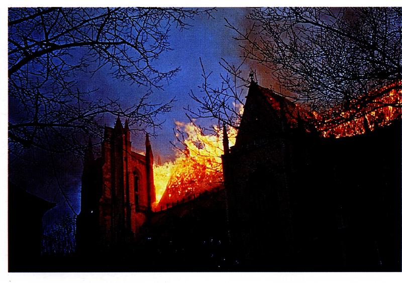 Incendie_de_la_Cathedrale_St_Pierre_28_Janvier_1972.jpg