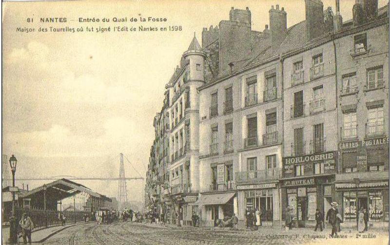 Nantes_Entree_du_Quai_de_la_Fosse.jpg