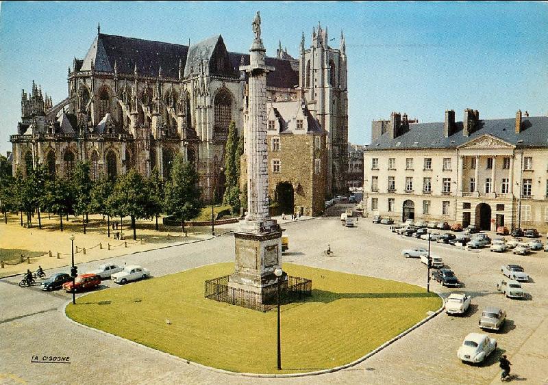 Nantes_Place_Louis XVI.jpg