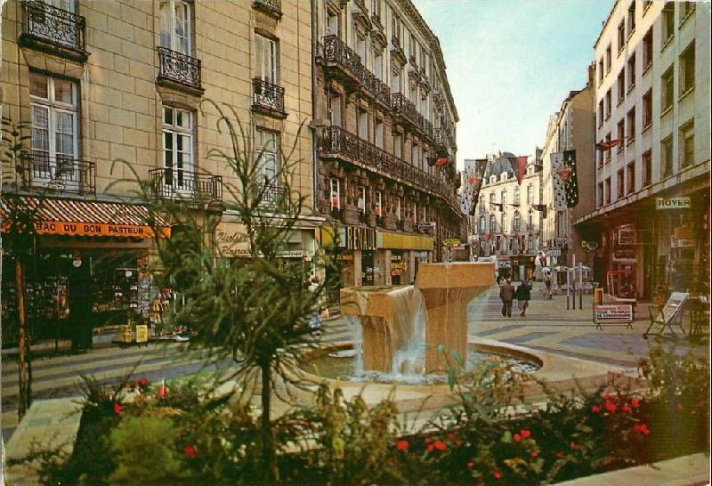 Nantes_Place_du_Bon_Pasteur.jpg