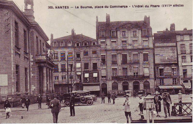 Nantes_La_Bourse_place_du_Commerce_l-hotel_du_phare_XVIII_siecle.jpg