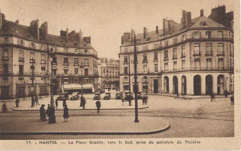 Nantes_La_Place_Graslin_ver_le_Sud.JPG