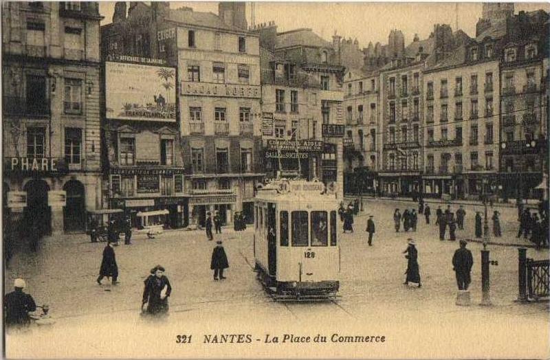 Nantes_La_Place_du_Commerce.JPG