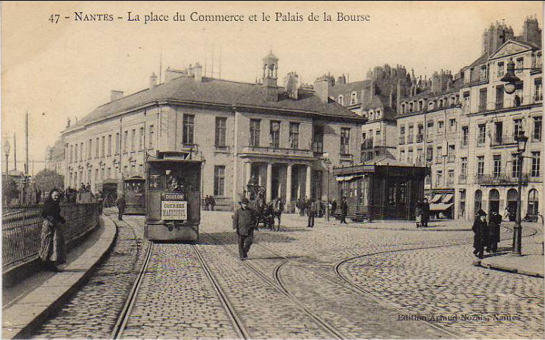 Nantes_La_place_du_Commerce_et_le_Palais_de_la_Bourse.jpg
