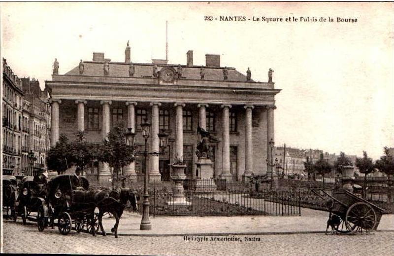 Nantes_Le_Square_et_le_Palais_de_la_Bourse.JPG