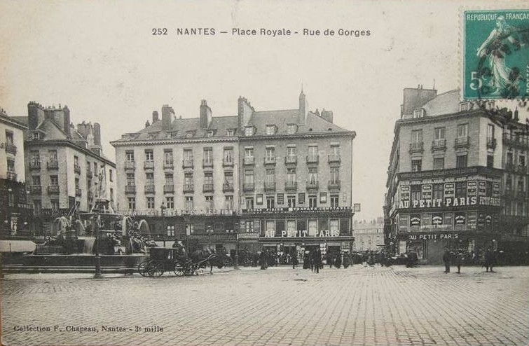Nantes_Place_Royale_Rue_de_Gorges.JPG