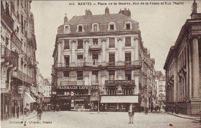 Nantes_Place_de_la_Bourse_Rue_de_la_Fosse_et_Rue_Thurot.jpg