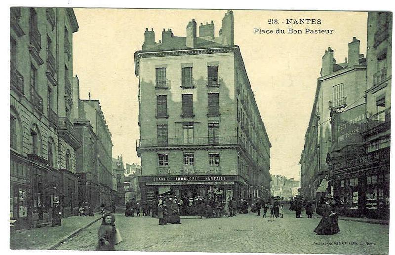 Nantes_Place_du_Bon_Pasteur.jpg