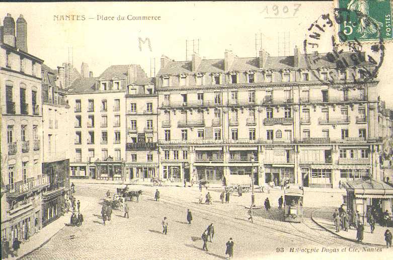 Nantes_Place_du_Commerce_1.jpg