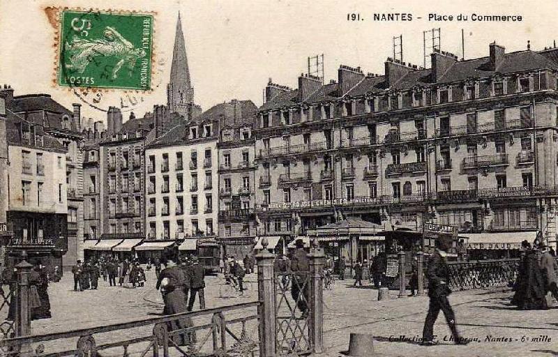Nantes_Place_du_Commerce_4.jpg