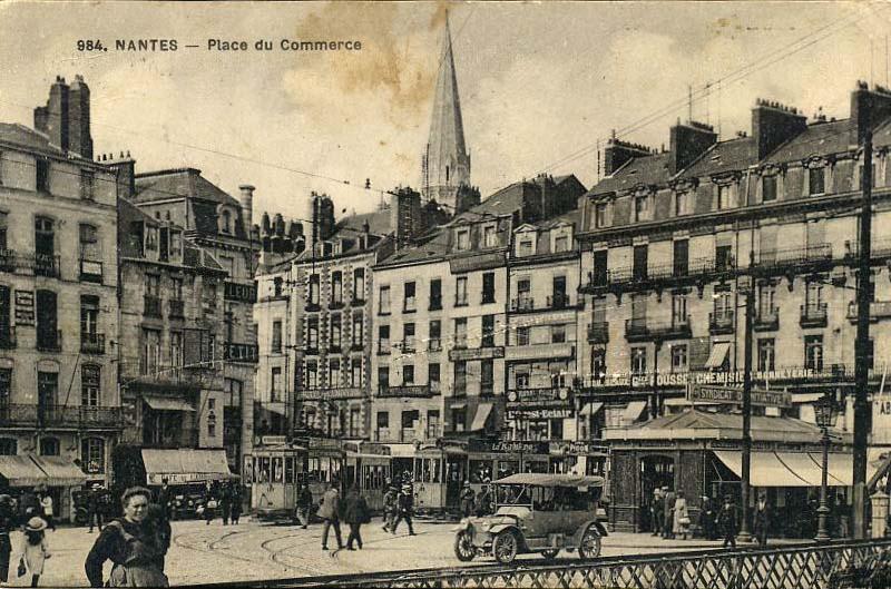 Nantes_Place_du_Commerce_6.jpg