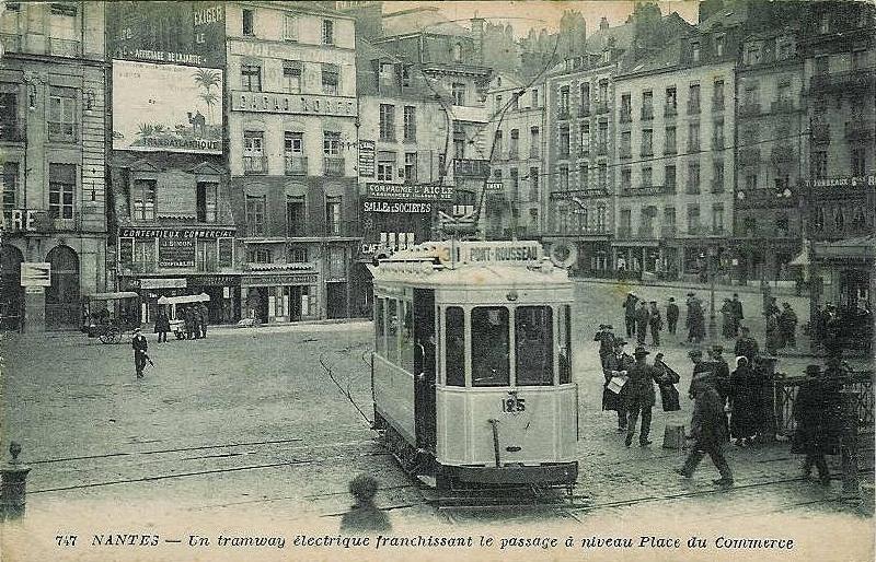 Nantes_Un tramway_electrique.JPG