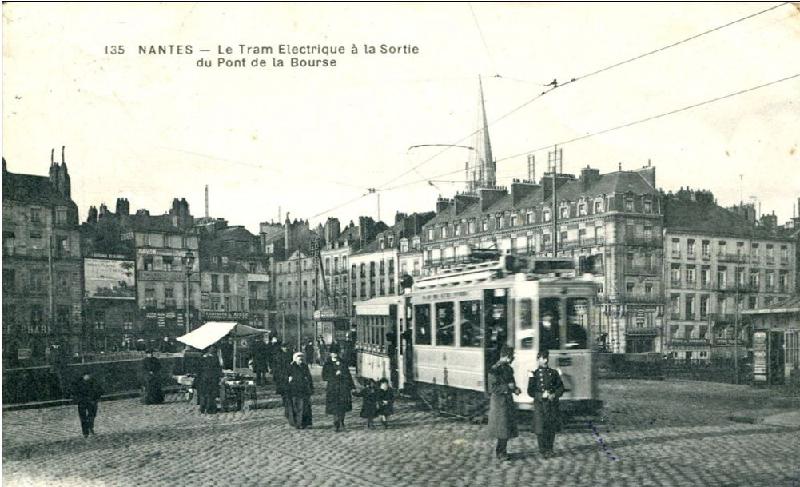 Nantes_le_tramway_au_Pont_de_la_Bourse.jpg