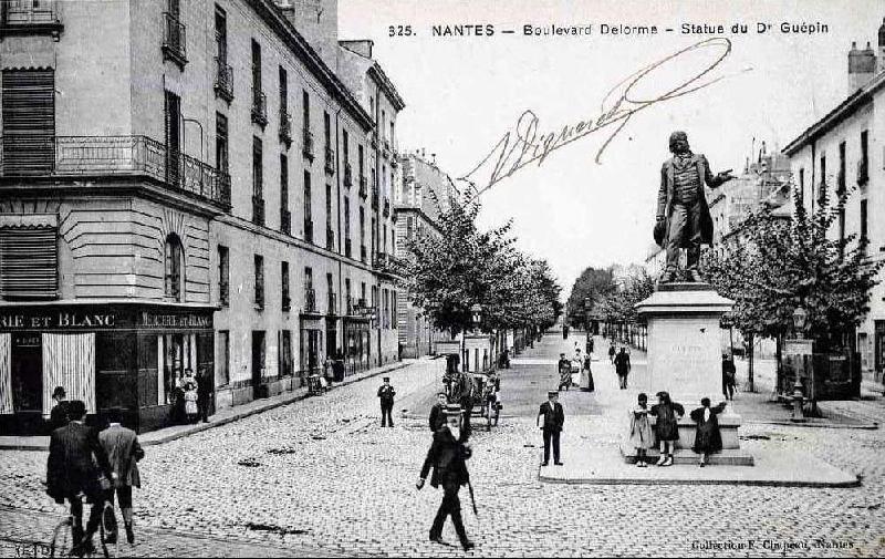 Nantes_Boulevard_Delorme_Statue_du_Dr_Guepin.jpg