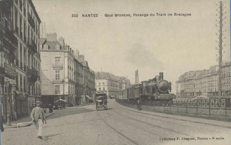 Nantes_Quai_Brancas_Passage_du_train_de_Bretagne.jpg