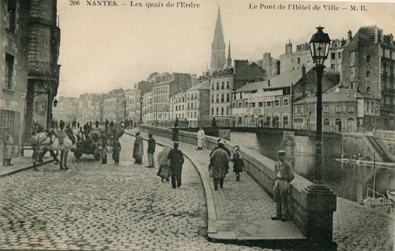 Nantes_les_quais_de_l'Erdre_Pont_de_l'hotel_de_ville.jpg