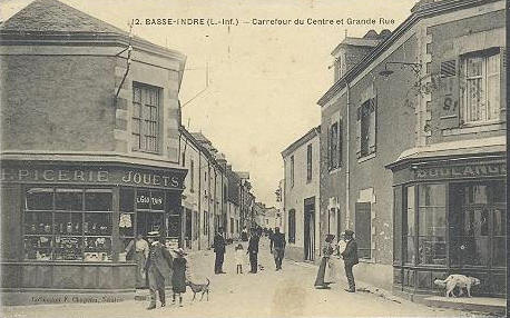 Basse-Indre_Carrefour_du_centre_et_de_la_grande_rue.jpg