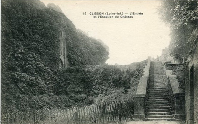 Clisson_L-escalier_du_Chateau.jpg