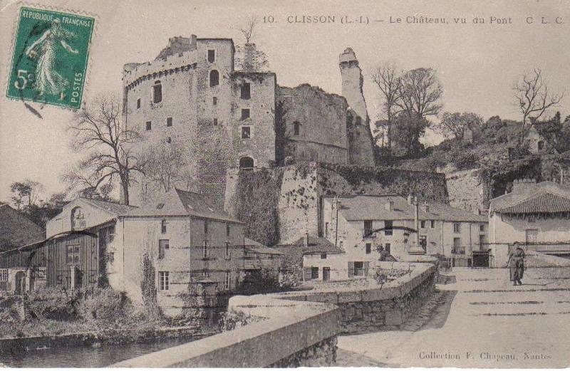 Clisson_le_Chateau_vue_du_Pont.jpg