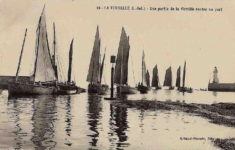 La_Turballe_Une_partie_de_la_flottille_rentre_au_Port.jpg