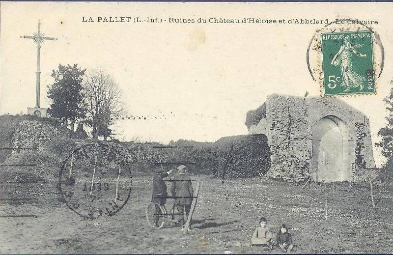 Le_Pallet_Ruines_du_Chateau_d-Heloise_et_Abbelard.jpg