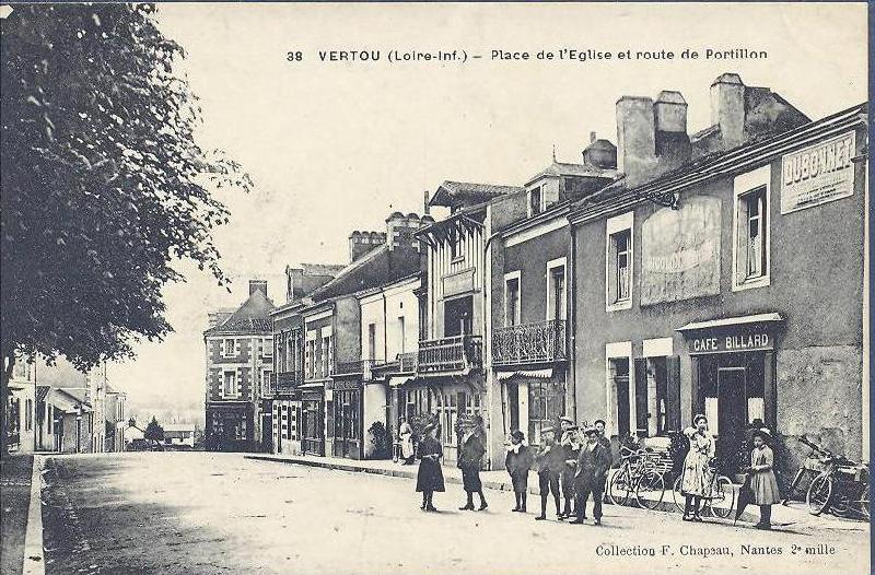 Vertou_Place_de_L-Eglise_et_route_de_Portillon.jpg